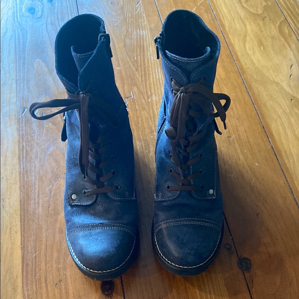 Navy Taos Crave Boots with Lace-Up Design